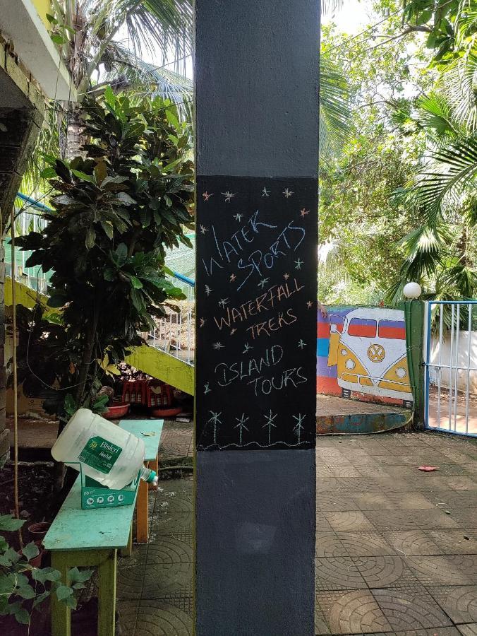 Goanvibes Hostel Anjuna Exterior photo